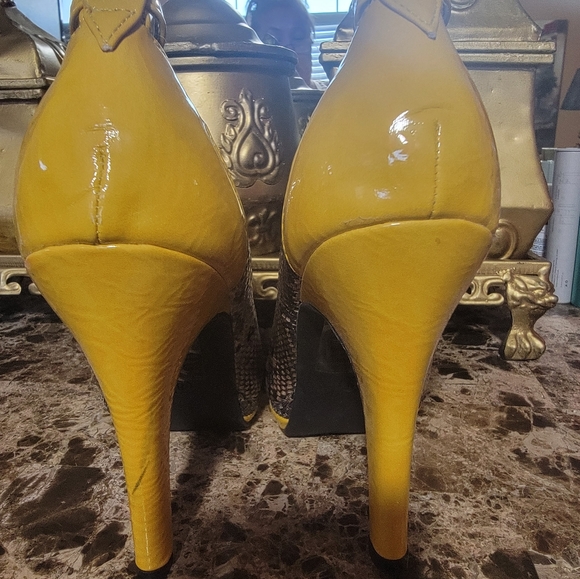 Heels - Picture 2 of 4